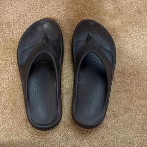 OOFOS Comfort Slides